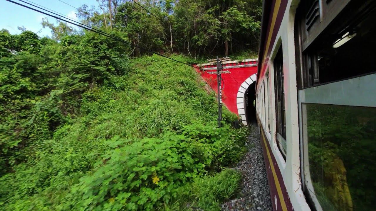 วิวสวยมาก!! รถไฟไต่เขา ลอดอุโมงค์ปางตูมขอบ เขาพลึง ในเส้นทางสายเหนือ train 51 on Thai North route