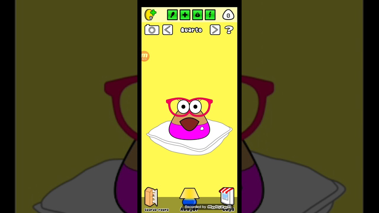 Jogando o jogo do Pou muito legal e fofinho ☺️