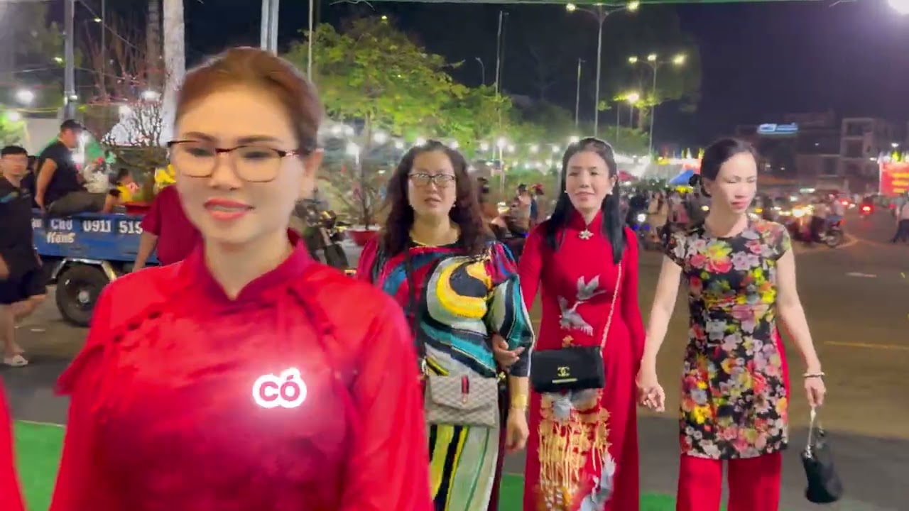 Chị Em Du Xuân 2026 tại Biên Hoà #phongtratanlien #nhachaymoingay #cover #xuan2026 #uocnguyendauxuan