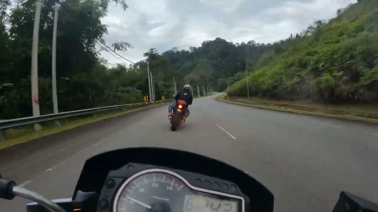 Yamaha xj6 vs Yamaha xj6 Diversion cornering