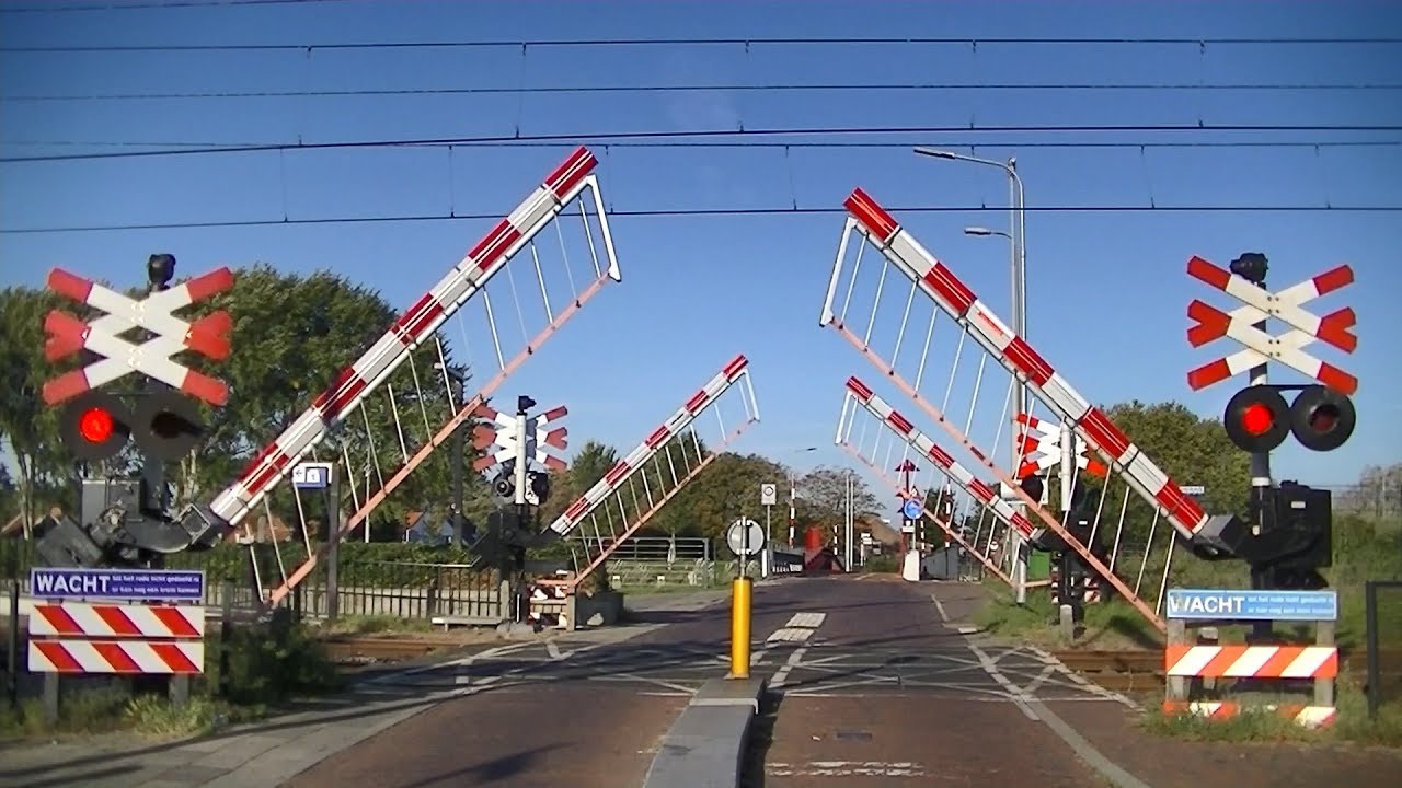Spoorwegovergang Vlissingen Souburg // Dutch railroad crossing