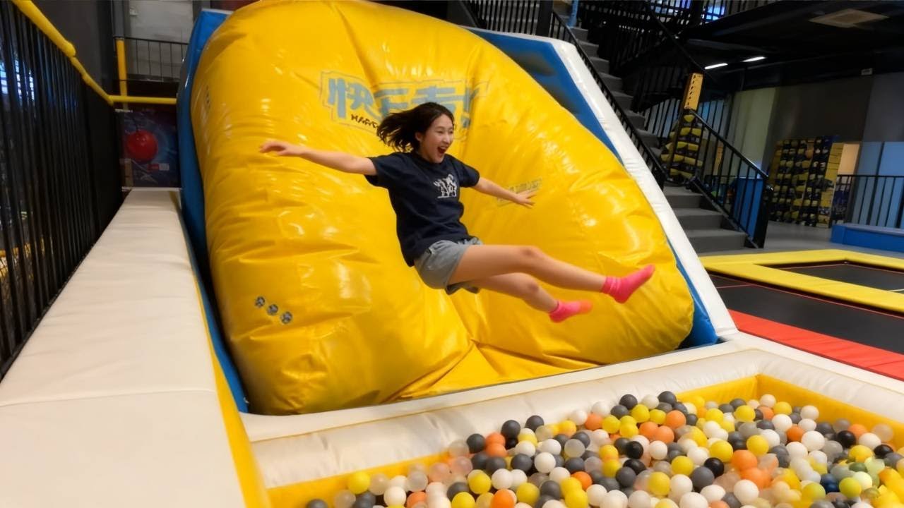 This Trampoline Is🤭🤭🤭 So Fun! Why Didn't We Just Start Jumping Around Like This When We Were Kids