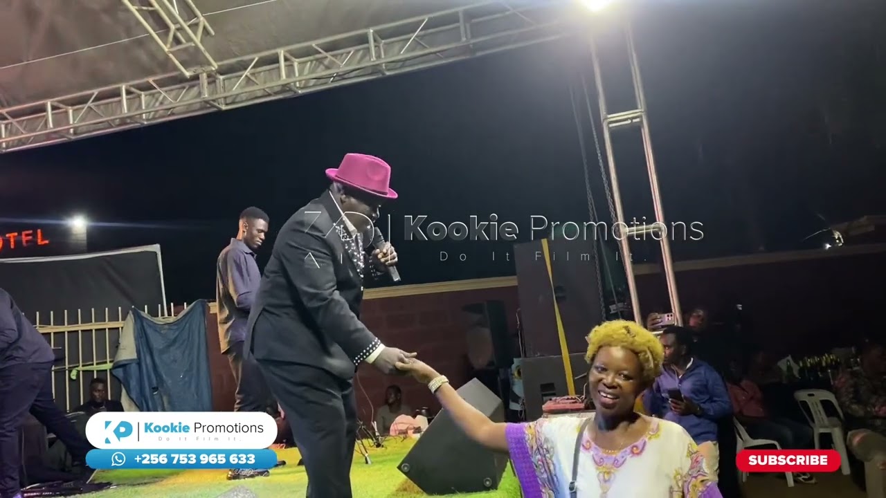 Enddulu!!! Papaz Spot Ebooze Godfrey Kibijigiri Alinye Ku Stage. Bu Dance Bwe Bukyamudde Abadigize