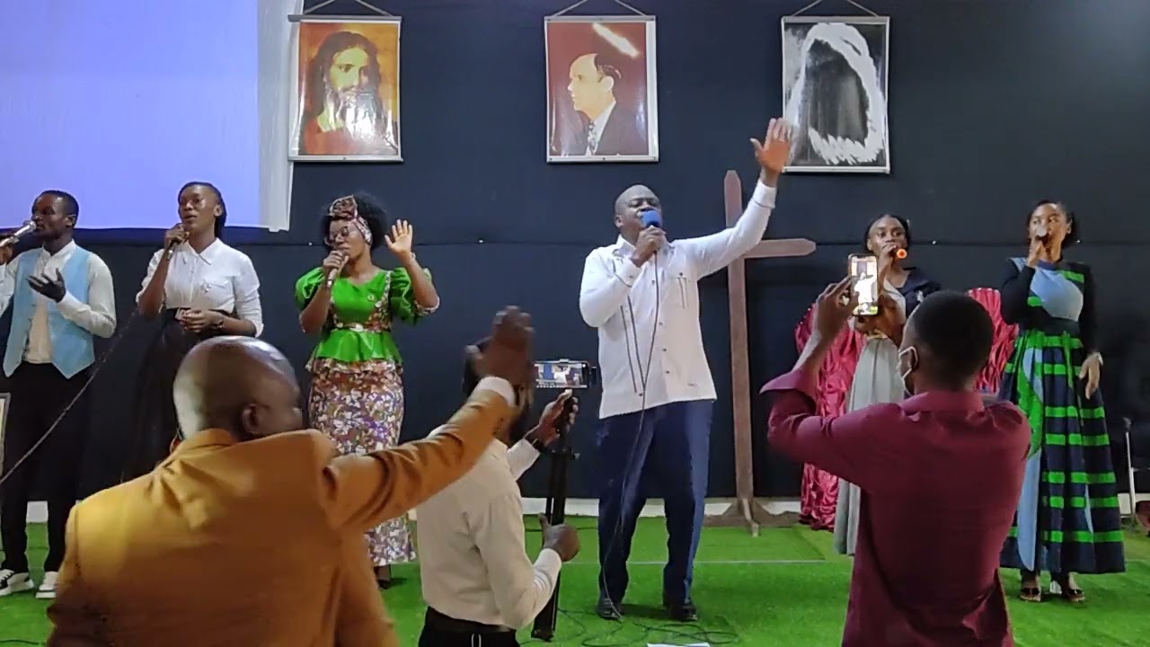 ELA É UMA BRUXA, PASTOR LUÍS DANDA( CONCERTO NO TABERNÁCULO DO UÍGE, ANGOLA)#congo #gospelmusic #
