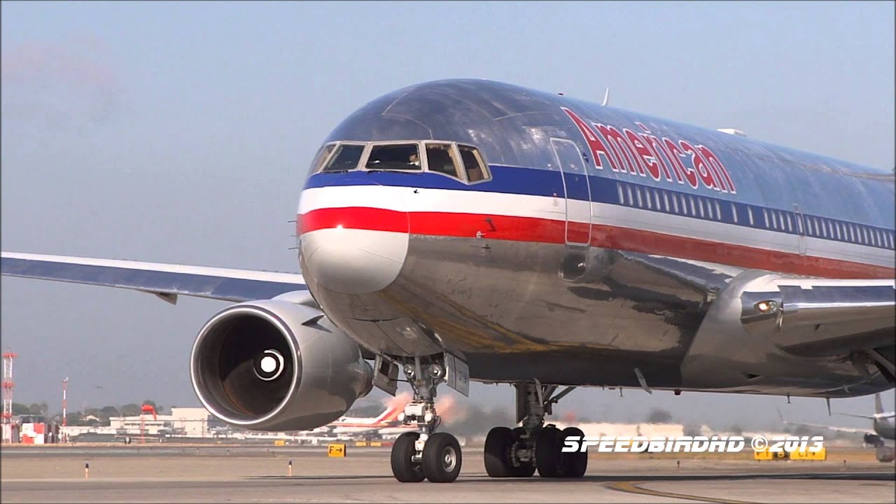 American Airlines Boeing 767-223(ER)s at Los Angeles International Airport