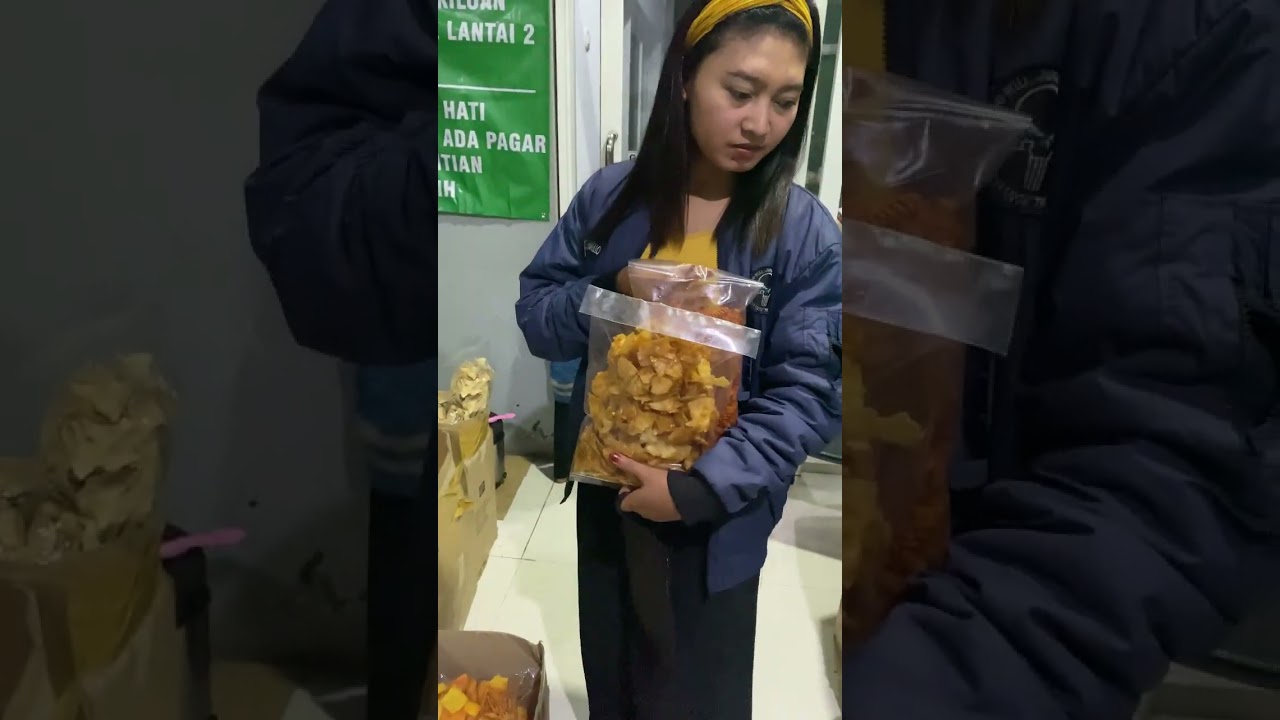 Beli kue buat lebaran