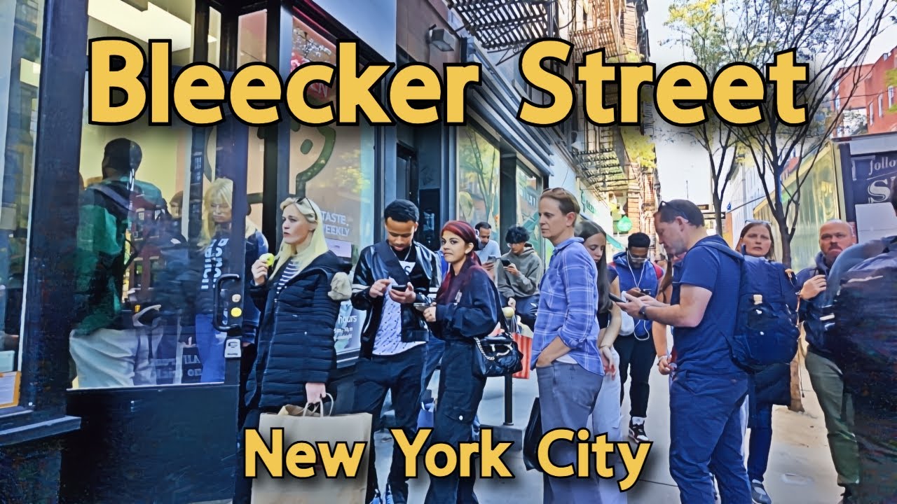 【4K】𝐖𝐀𝐋𝐊 w CAPTIONS 🇺🇸 The Festive Bleecker Street in Greenwich Village🗽NYC