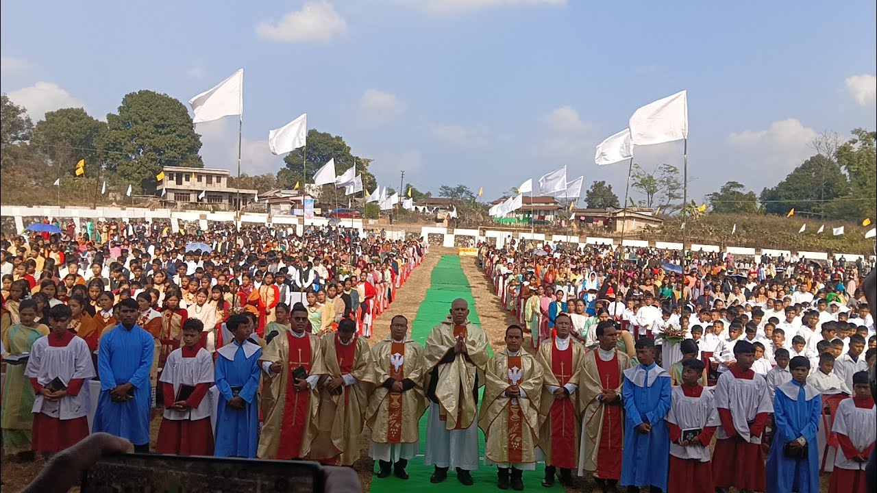 //La pyndep pura ia ka Procession Iukharist jong ka Barato Parish ha Balang Shnong Saba//#Katholik