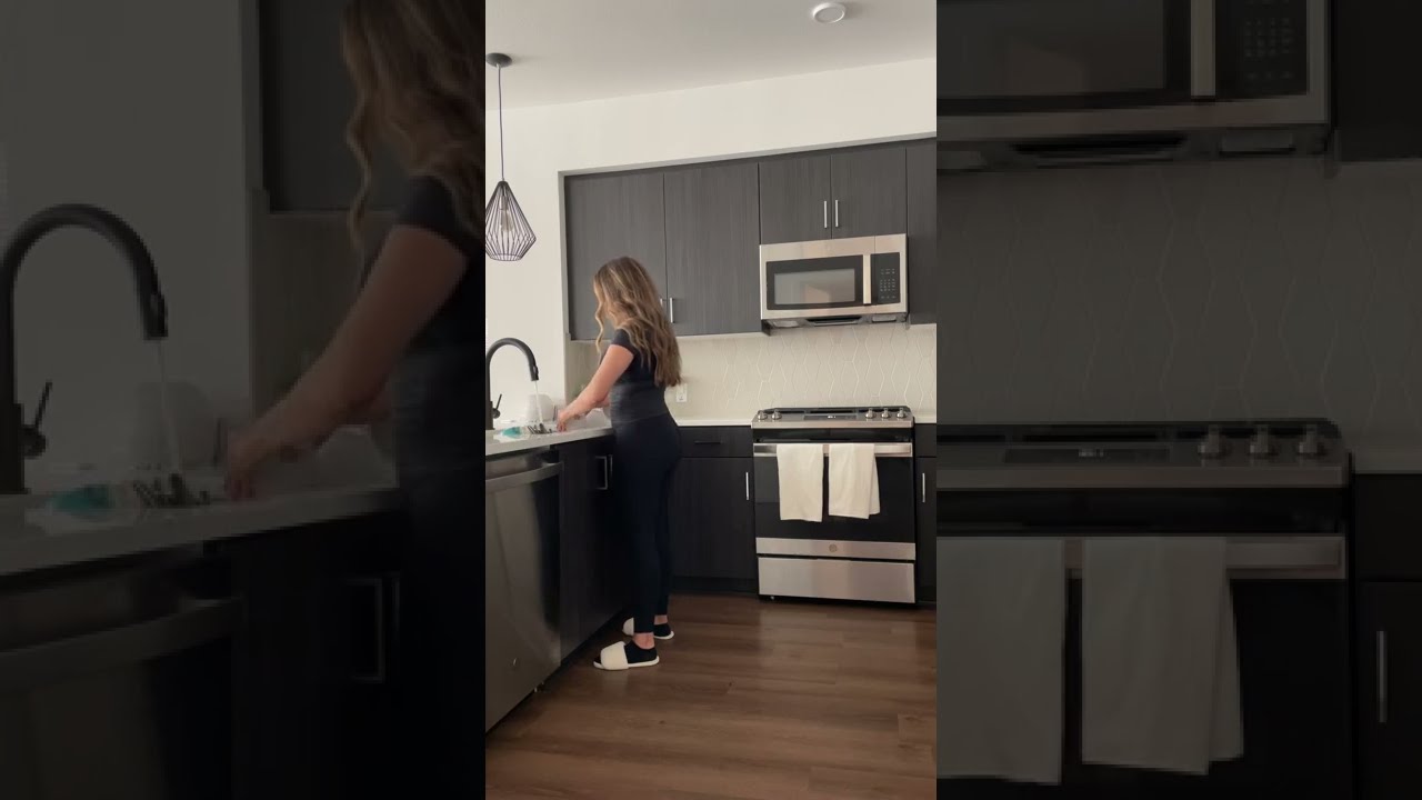 Farting On My Fianc&eacute;e to See Her Reaction