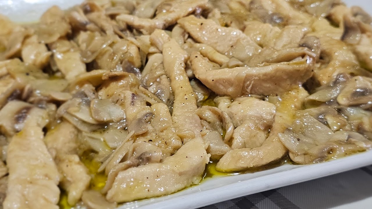STRACCETTI DI POLLO CON I FUNGHI piatto semplicissimo e molto gustoso della buona cucina italiana 🤩 