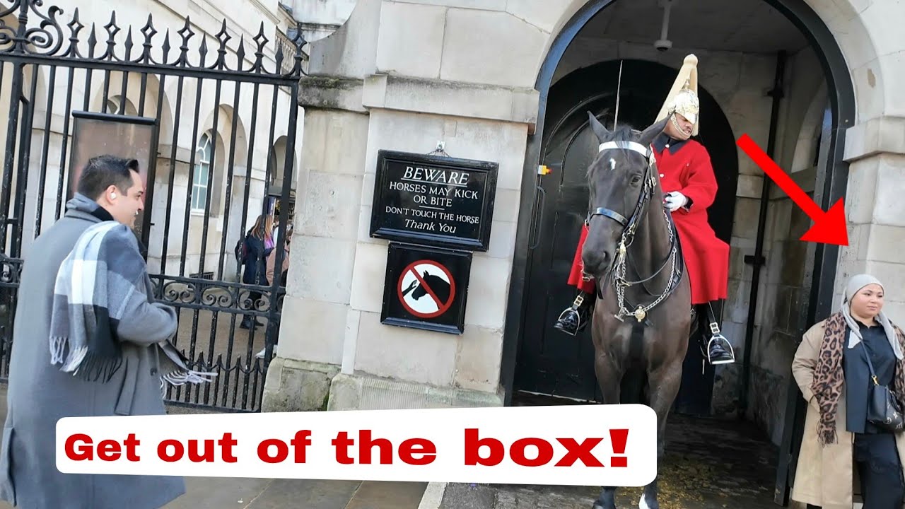 The guard reacted immediately when he saw the tourist enter the box!