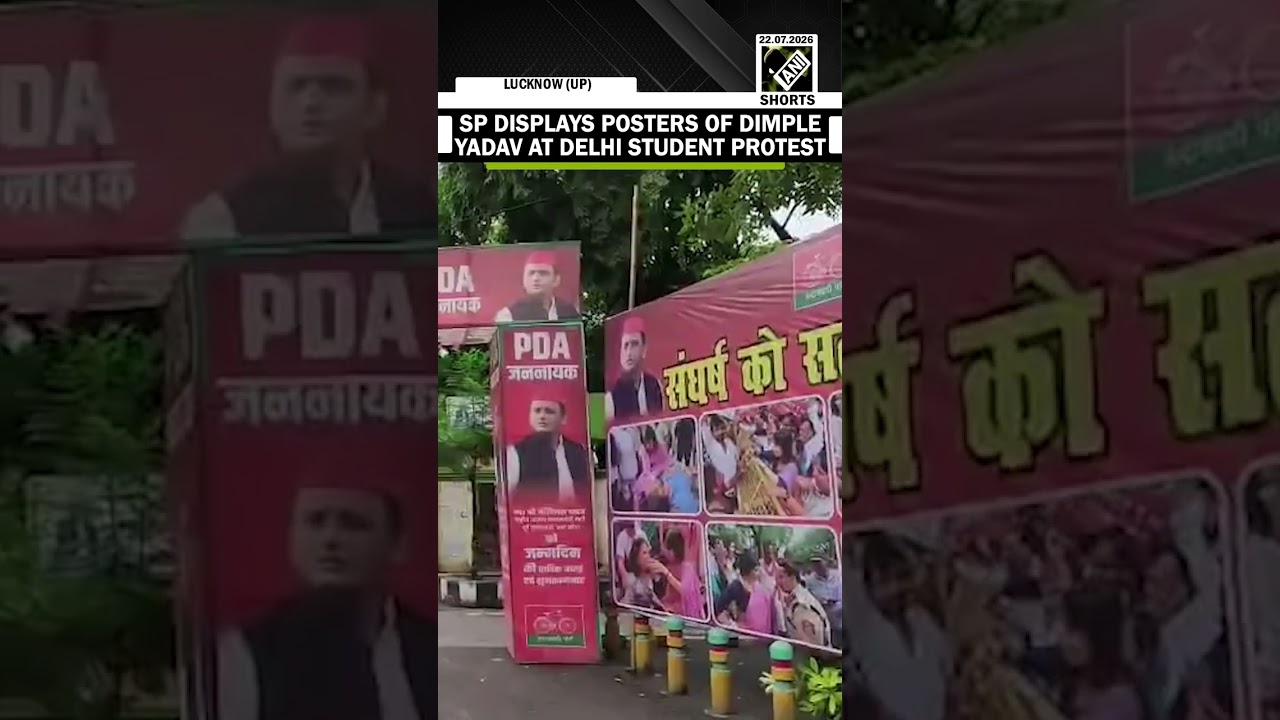 SP office displays posters featuring Dimple Yadav at Delhi&rsquo;s student protest