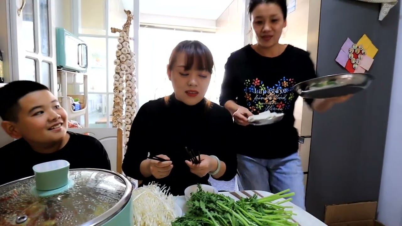 老婆闺蜜，待字闺中爱吃肉，请她吃火锅，因为没肉，急眼了