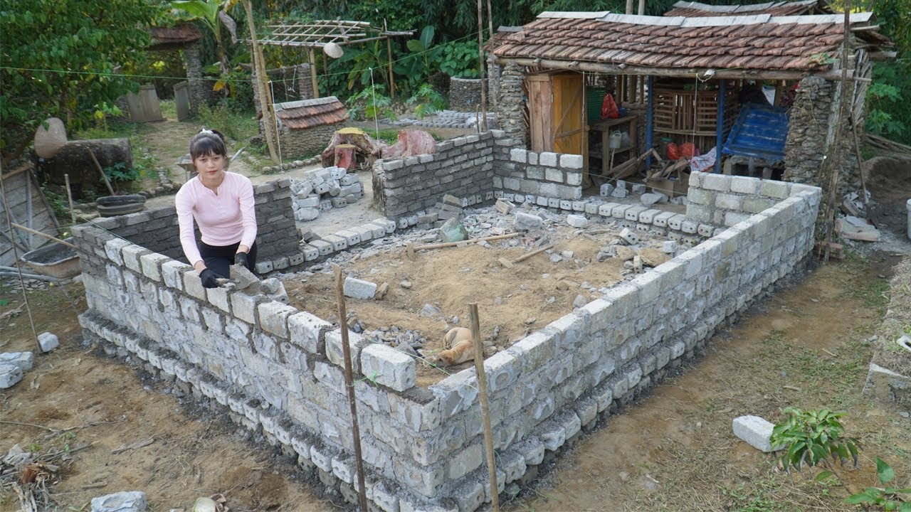 Back to the farm Build a new house on the farm after many years of living - Build brick walls