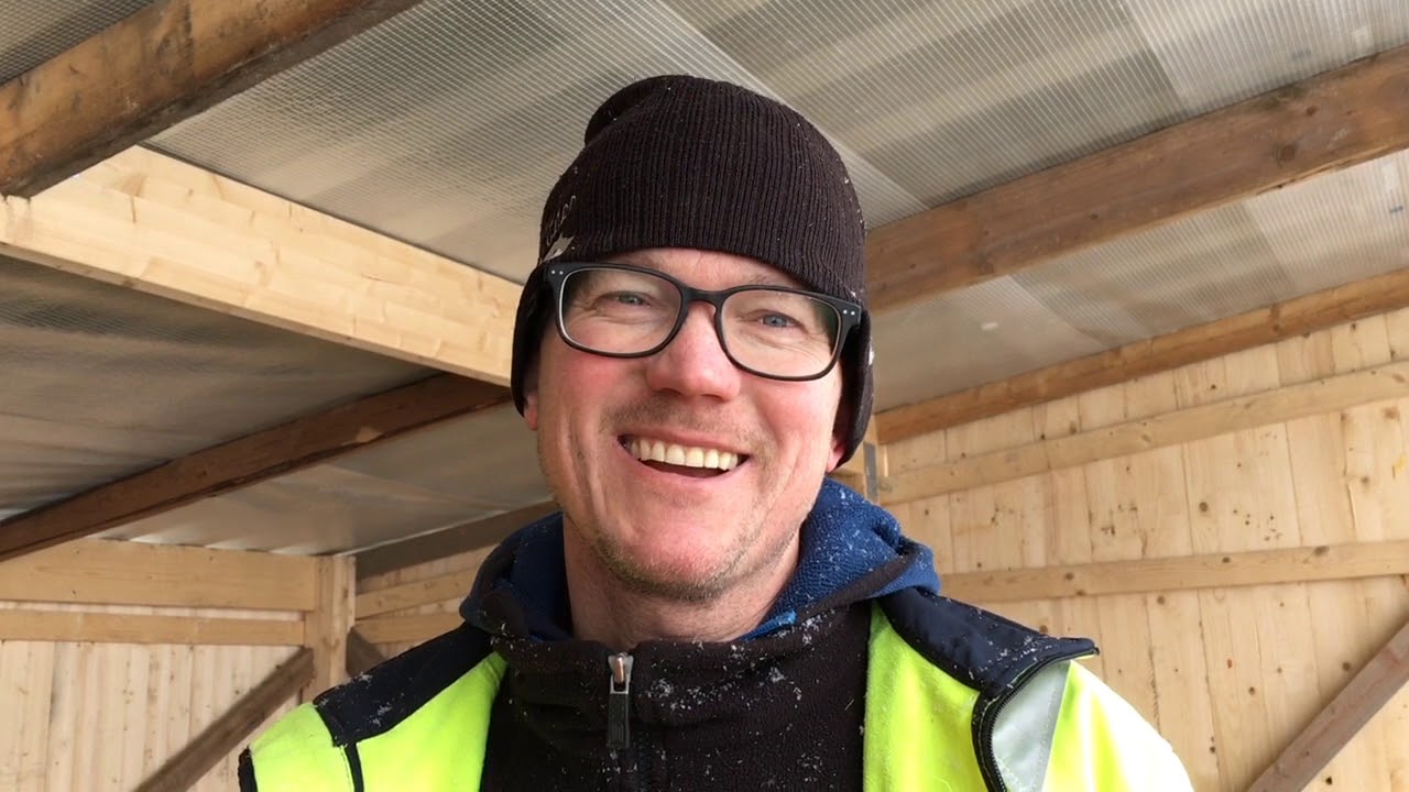 Bästa ligghallen för häst - Bäjeby gård har modellen för lösdrift