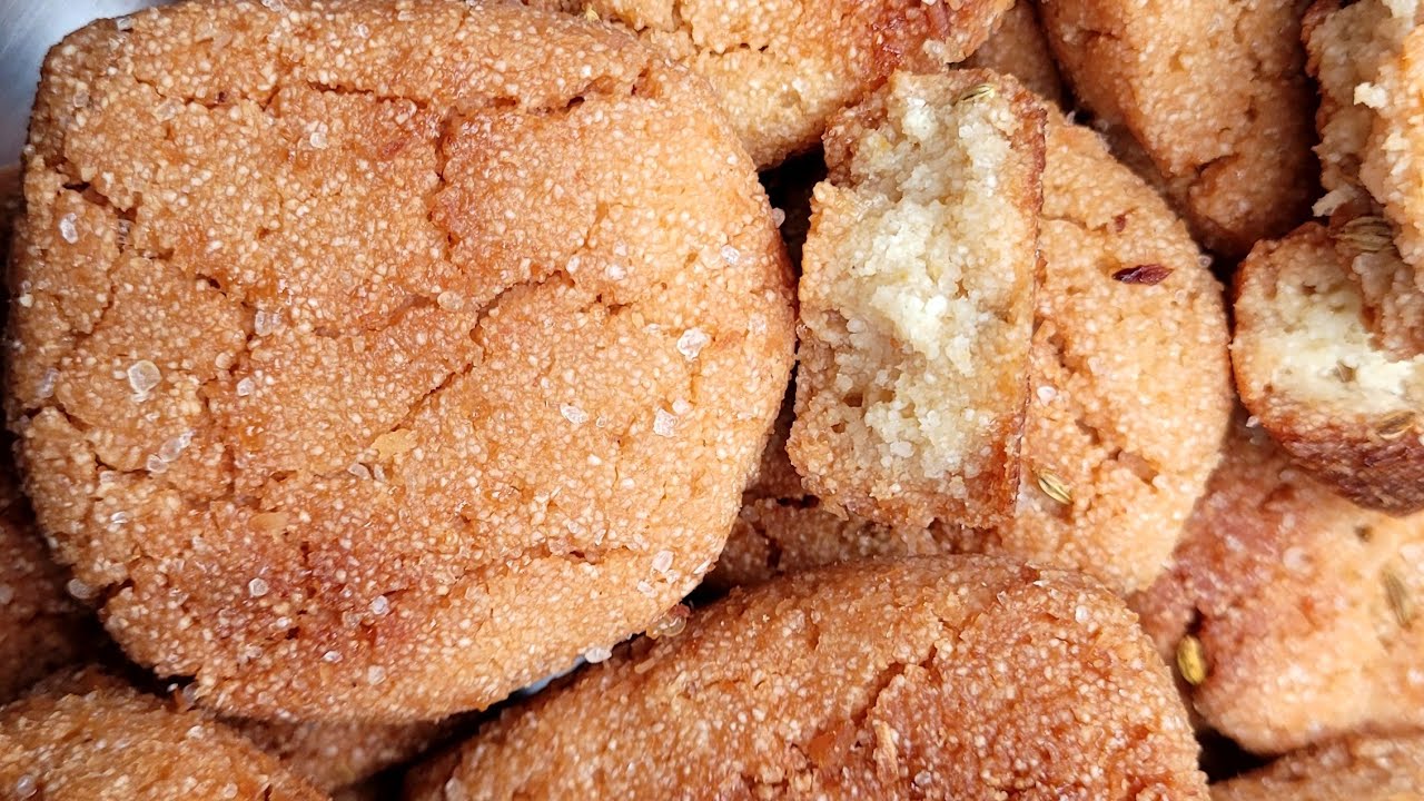 एकदम आसान और सिंपल तरीके से बनाए, सुजी की खस्तेदार बिस्कुट। Village style khasta suji biskit..