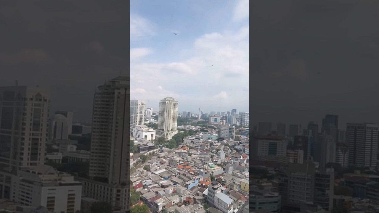 KALIAN LIHAT MONAS GAK 😍 KHAYRA NGINEP DI HOTEL BINTANG 5 MERLYNN PARK 
