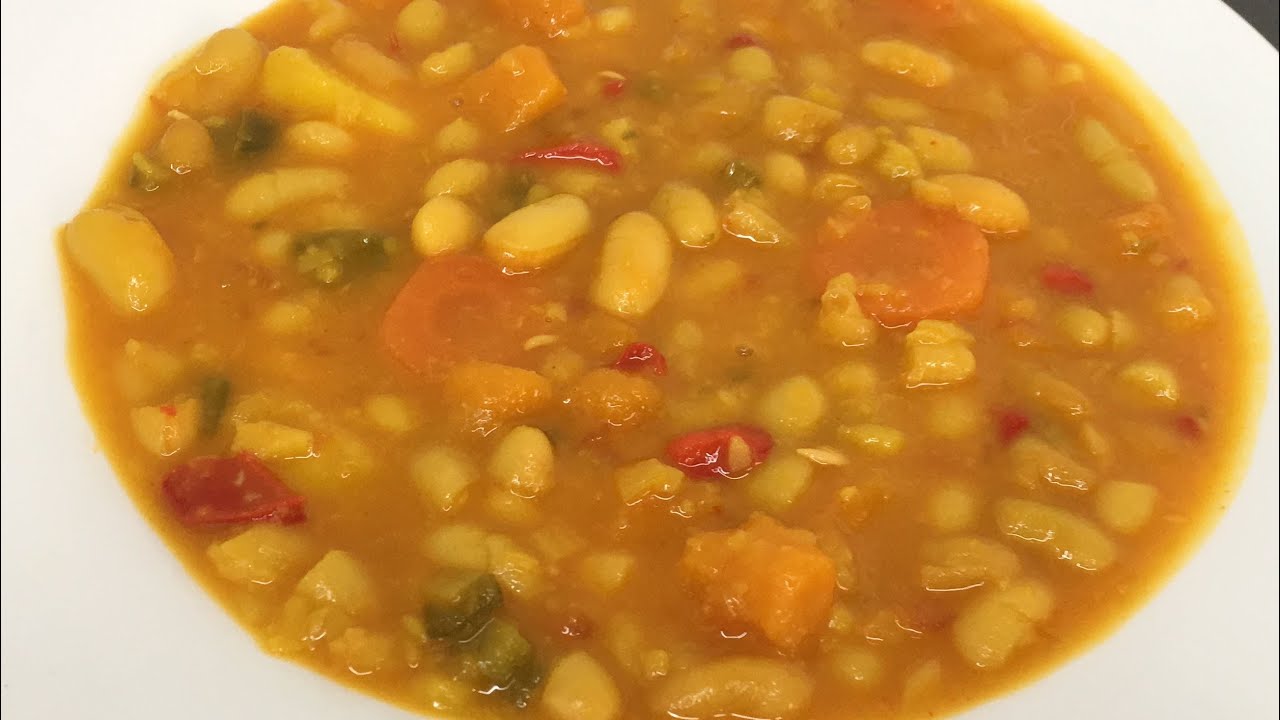 Potaje de habichuelas o judías blancas con verduras