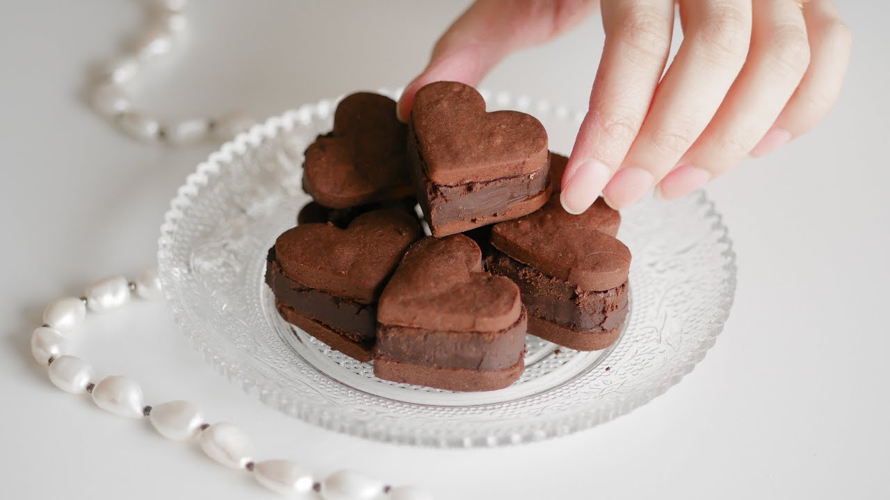 Chocolate Ganache Cookie Sandwich