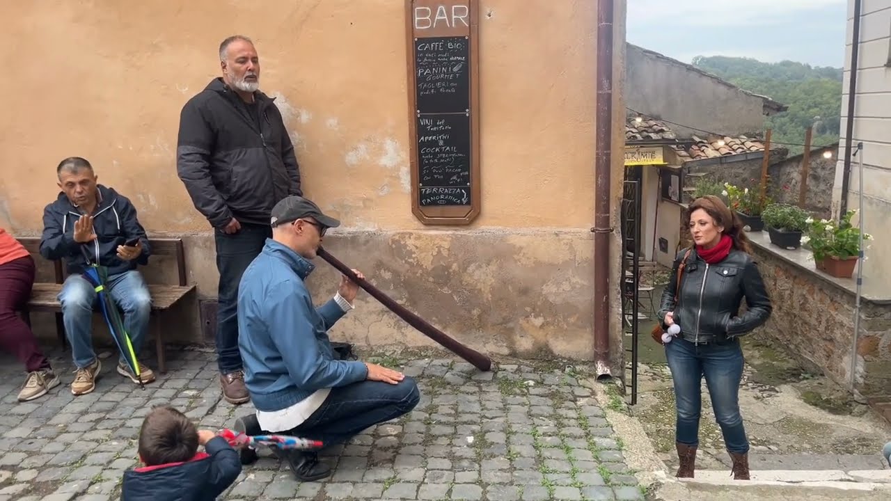 Didgeridoo (Fabio Gagliardi) e harmonic singing (Andrea Simone e Martina Lupi)