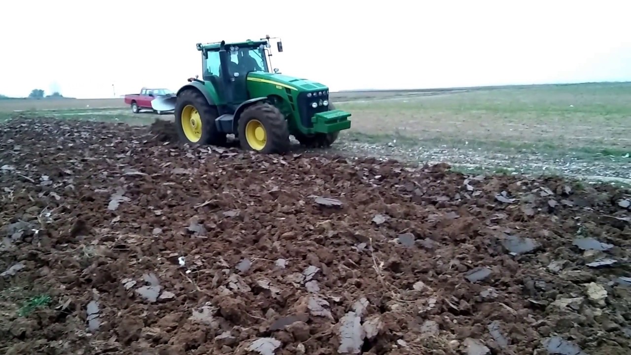 John Deere 8330