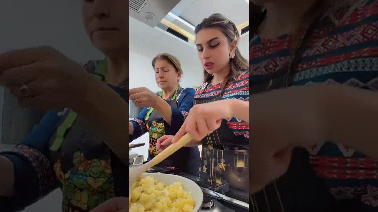 وهلق رح خبركم انا كيف بعمل الحشوة تبع الكبة
