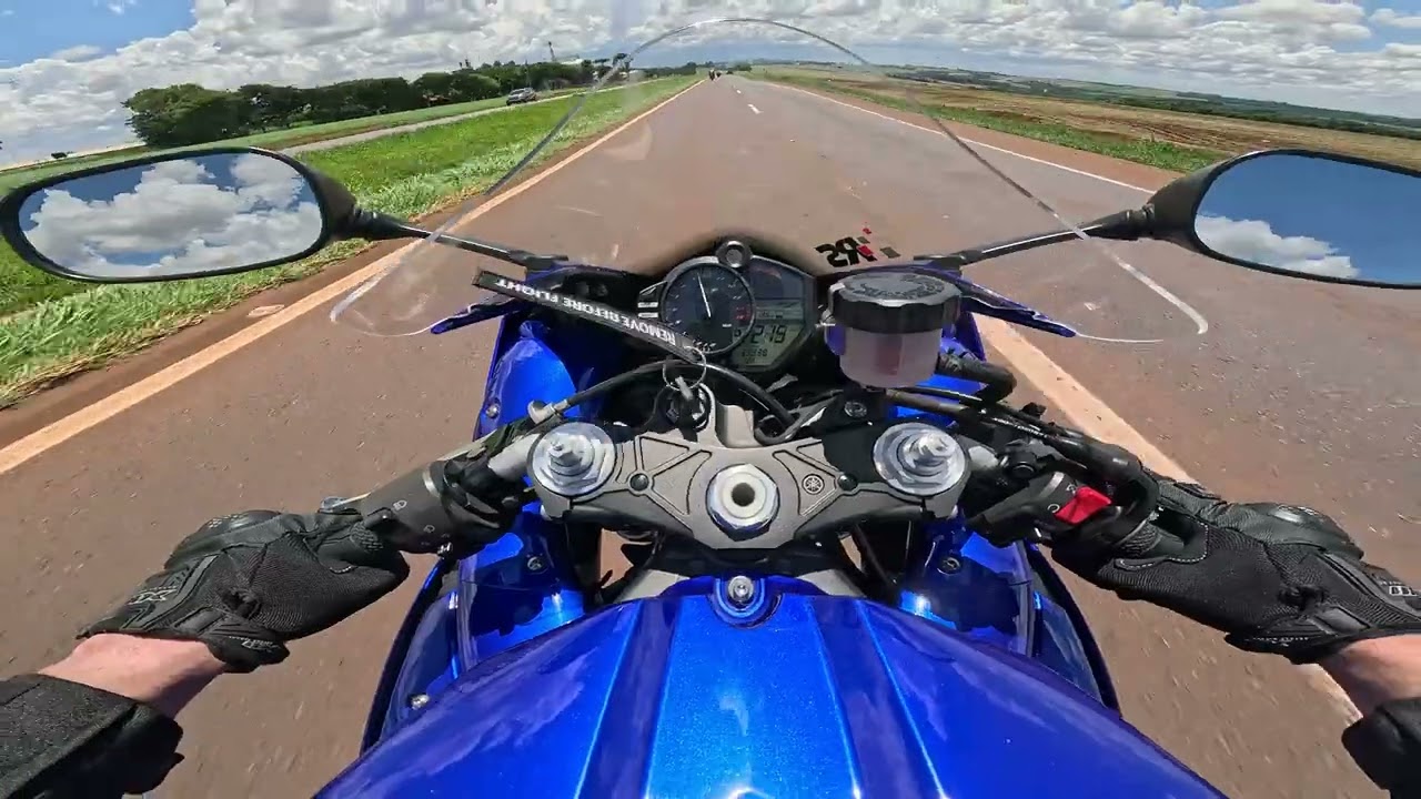 R1 CrossPlane acelerando com S1000RR - Pure POV Video