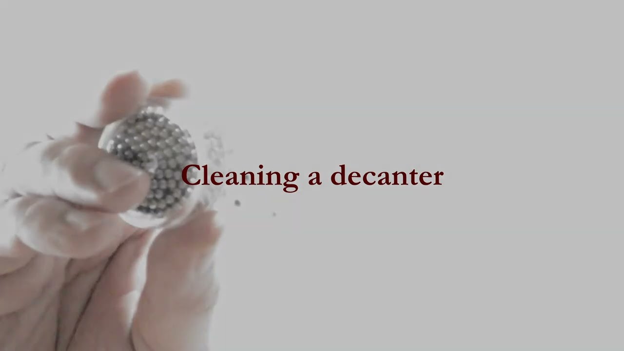Cleaning a decanter