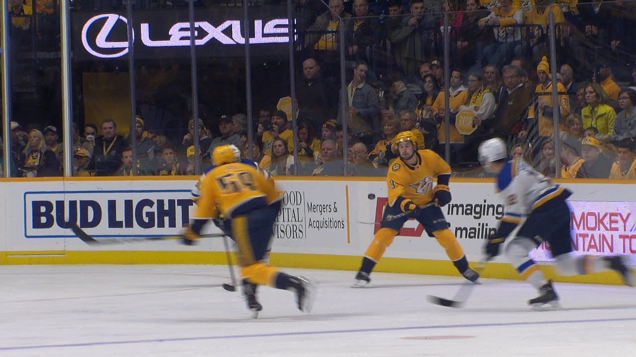 Filip Forsberg shows off incredible puck juggling skills
