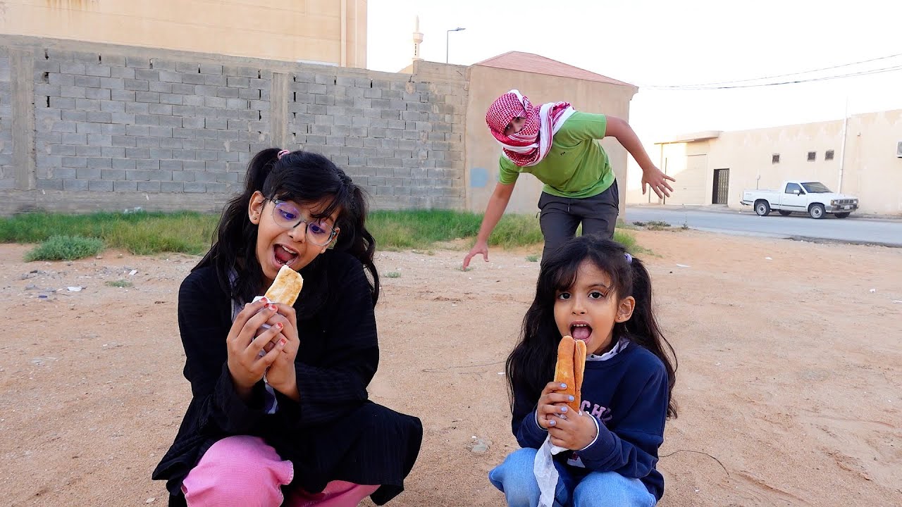 سارة وجوجو يفطرون بالشارع بس شوفوا من أخذهم !!