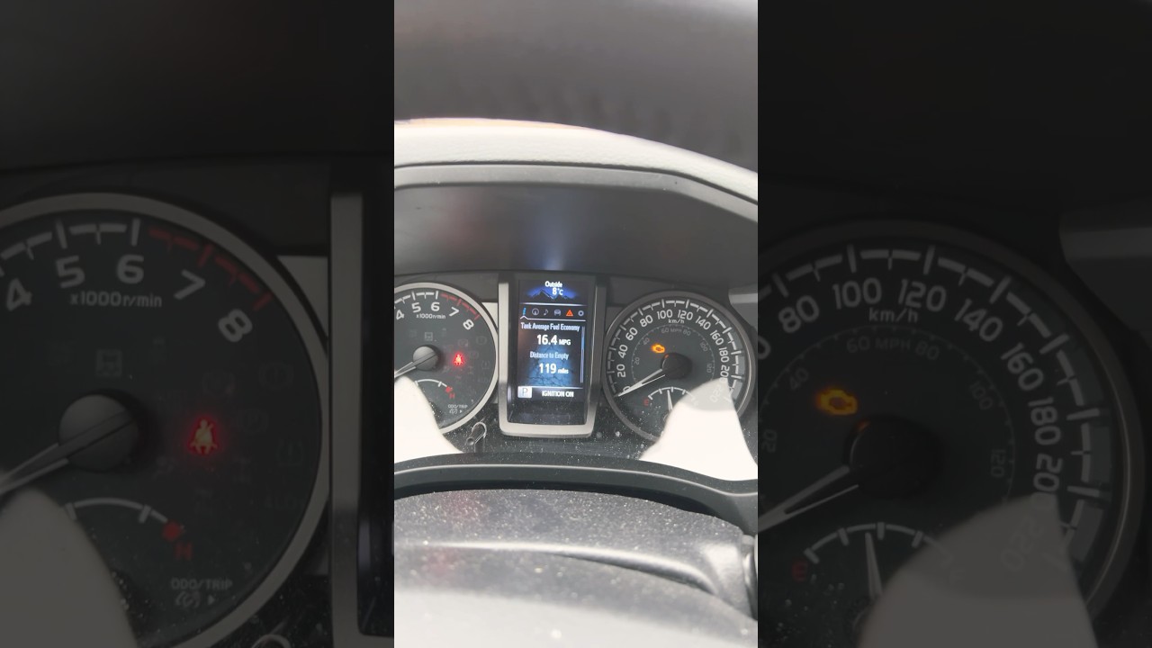 Средний расход топлива Toyota Tacoma TRD Sport 2023 года выпуска после 8 месяцев эксплуатации.