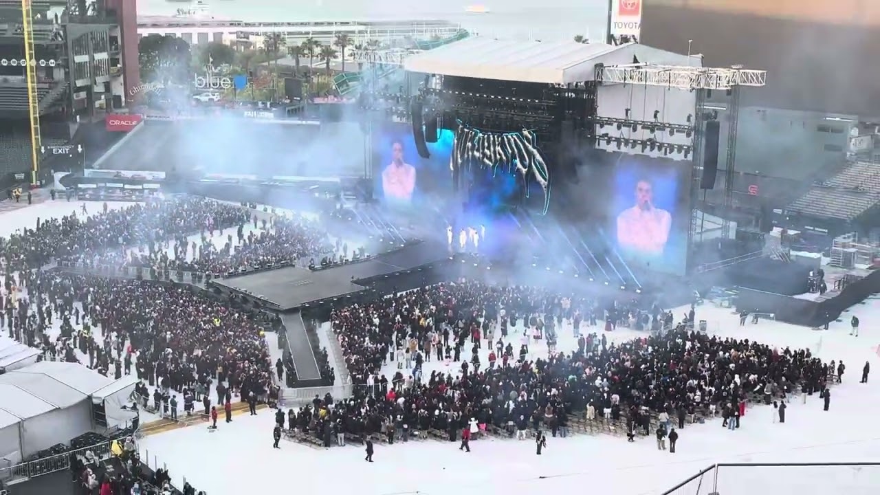 Stray Kids in SF: Mountains + Thunderous (GDA ver) + JJAM