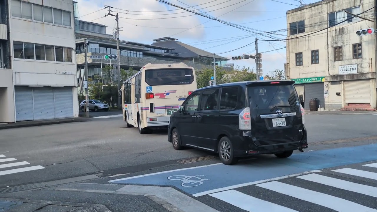 川口行きの代走運用に入る、南部バス129号車。