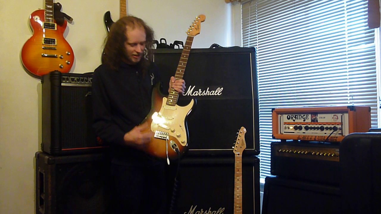 1998 Squier Strat — моя вторая гитара :)