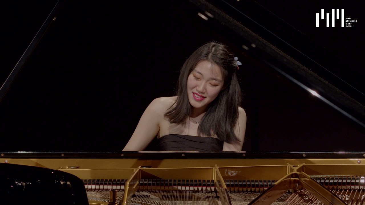 Semifinalist Ying Li at Nuovo Teatro Ariberto - Mozart, Strauss, Bartok