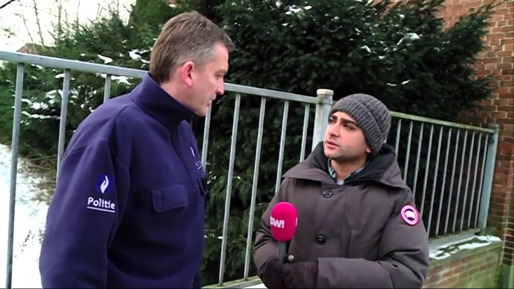 Danny voelt de stiefvader van kopschopper Brent aan te tand