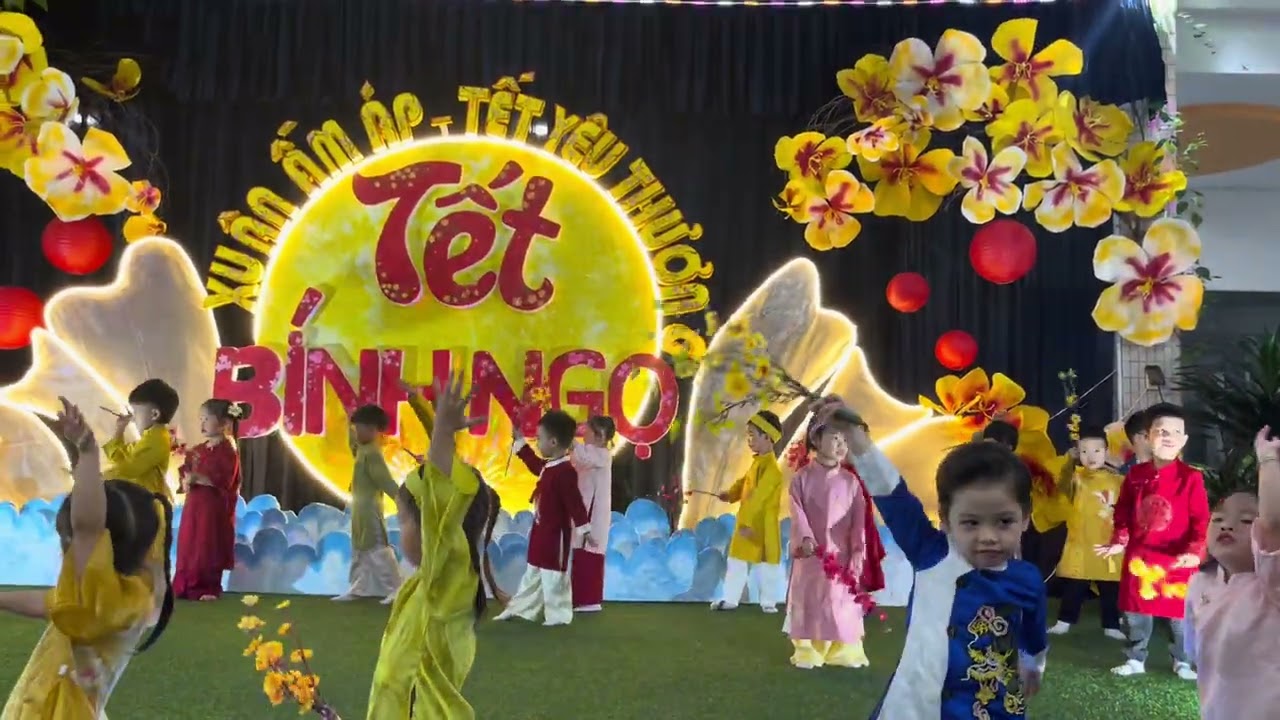 Mickey múa xuân 2026