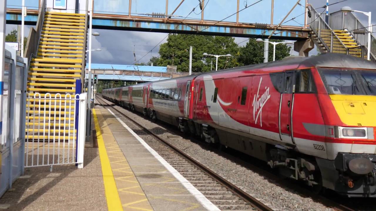 Trains At Brookmans Park 12 October 2016