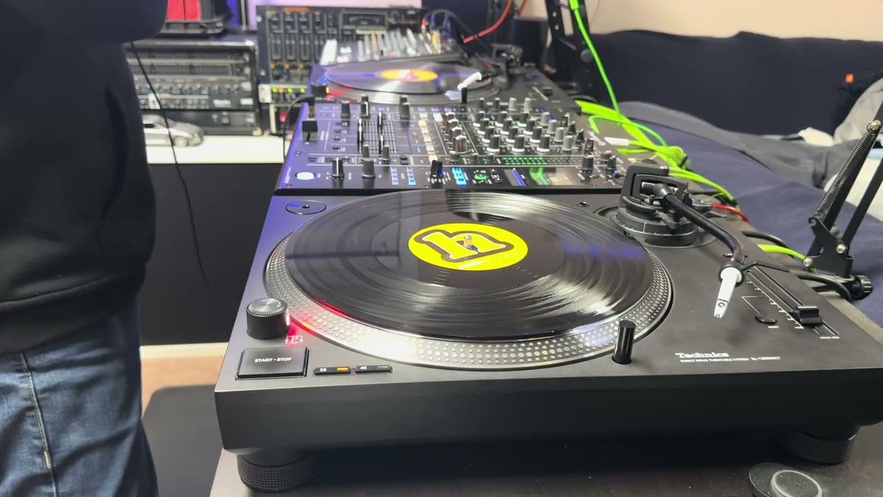 30 minutes of club madness on vinyl