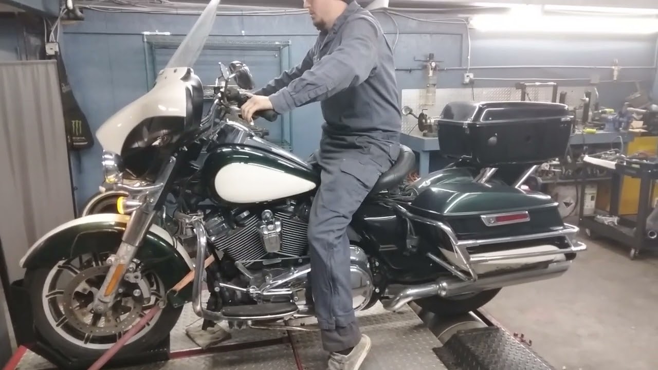 HD591 2017 Harley Electra Glide Police FLHTP