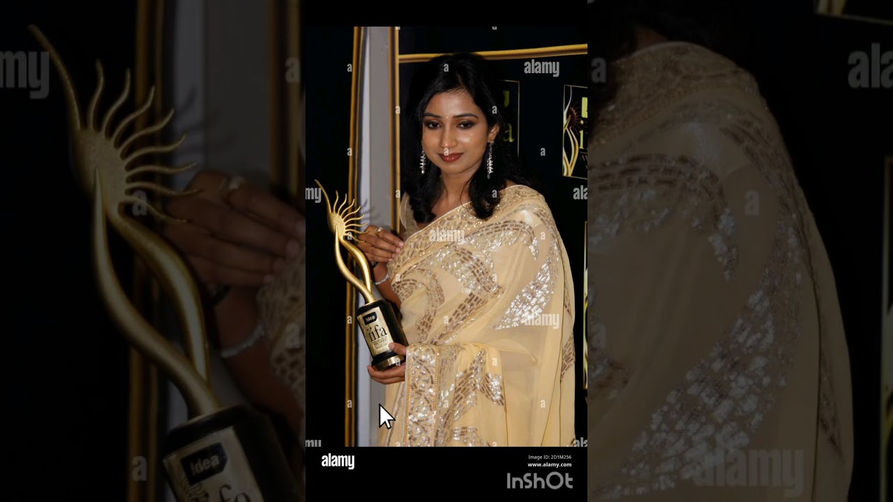 Shreya ghoshal hot look saree 