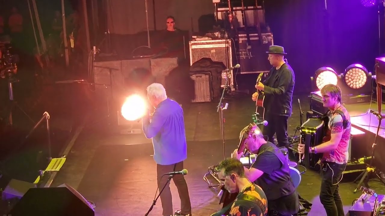 Tom Jones(4)
