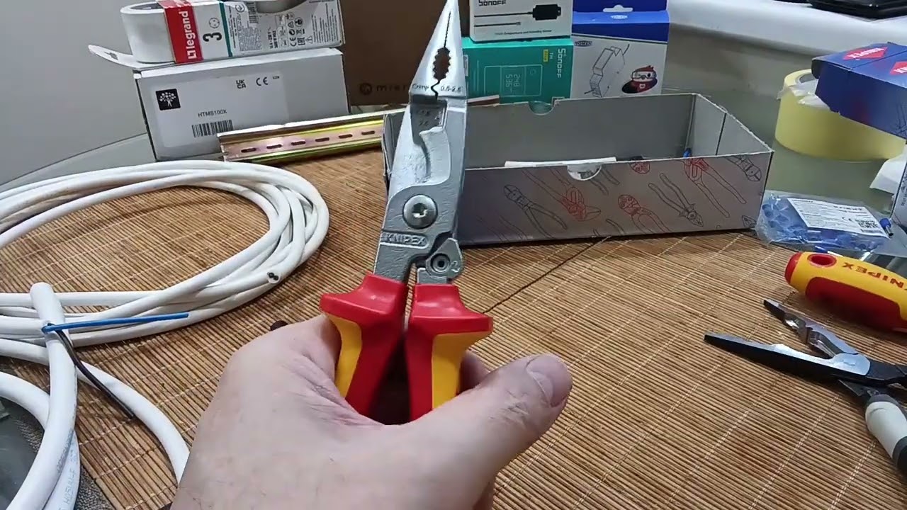Чи існує ідеальний мультитул електрика? Огляд KNIPEX 13 96 200 та GRN GROUP 35 185 3K UNIVERSAL