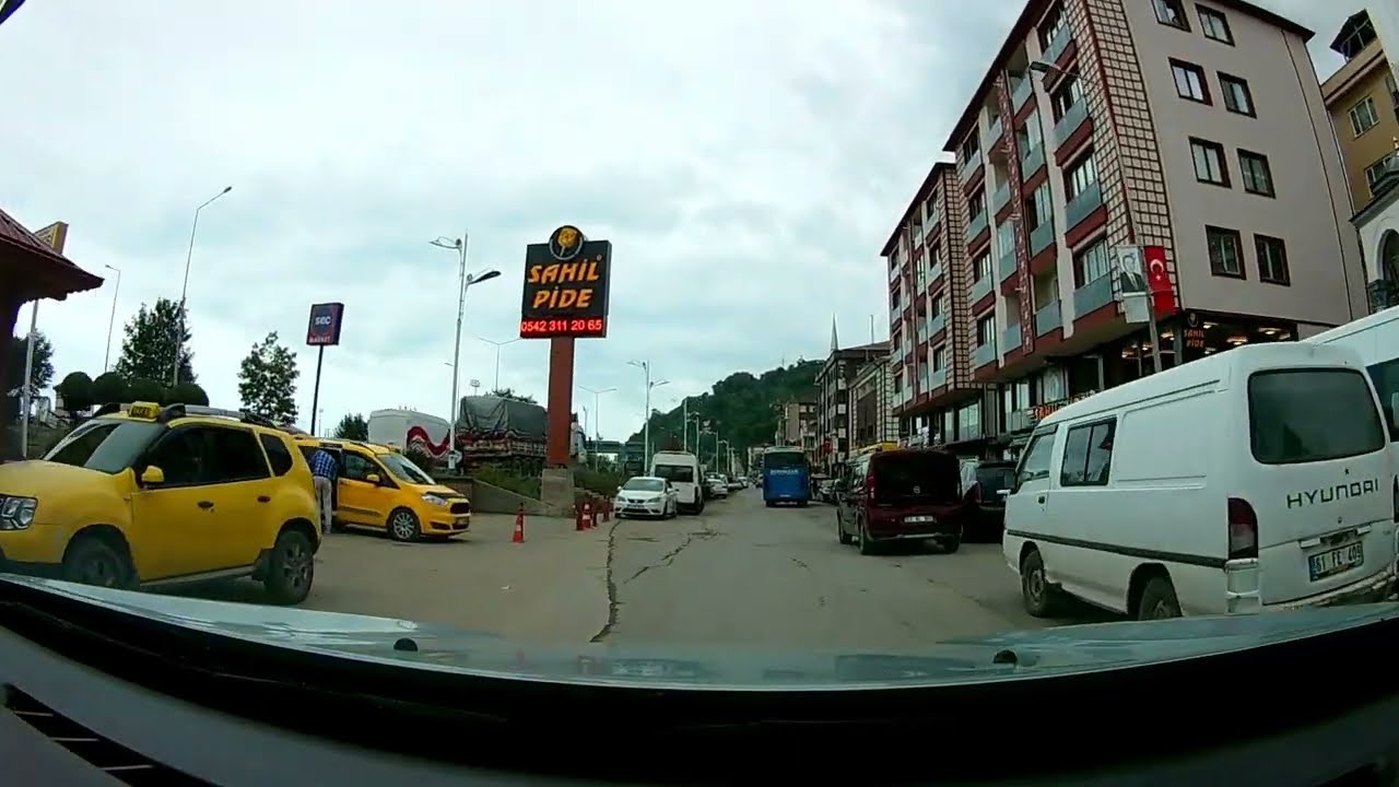 Rize Derepazarı Merkez Geçişi. Kapalı Hava.