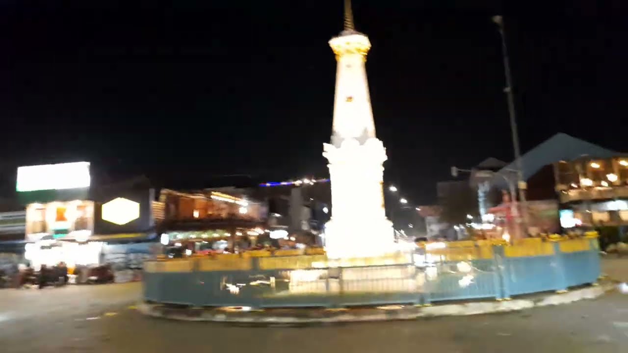 On the way to Jogja Tugu, Indonesia  @Tari Luhur