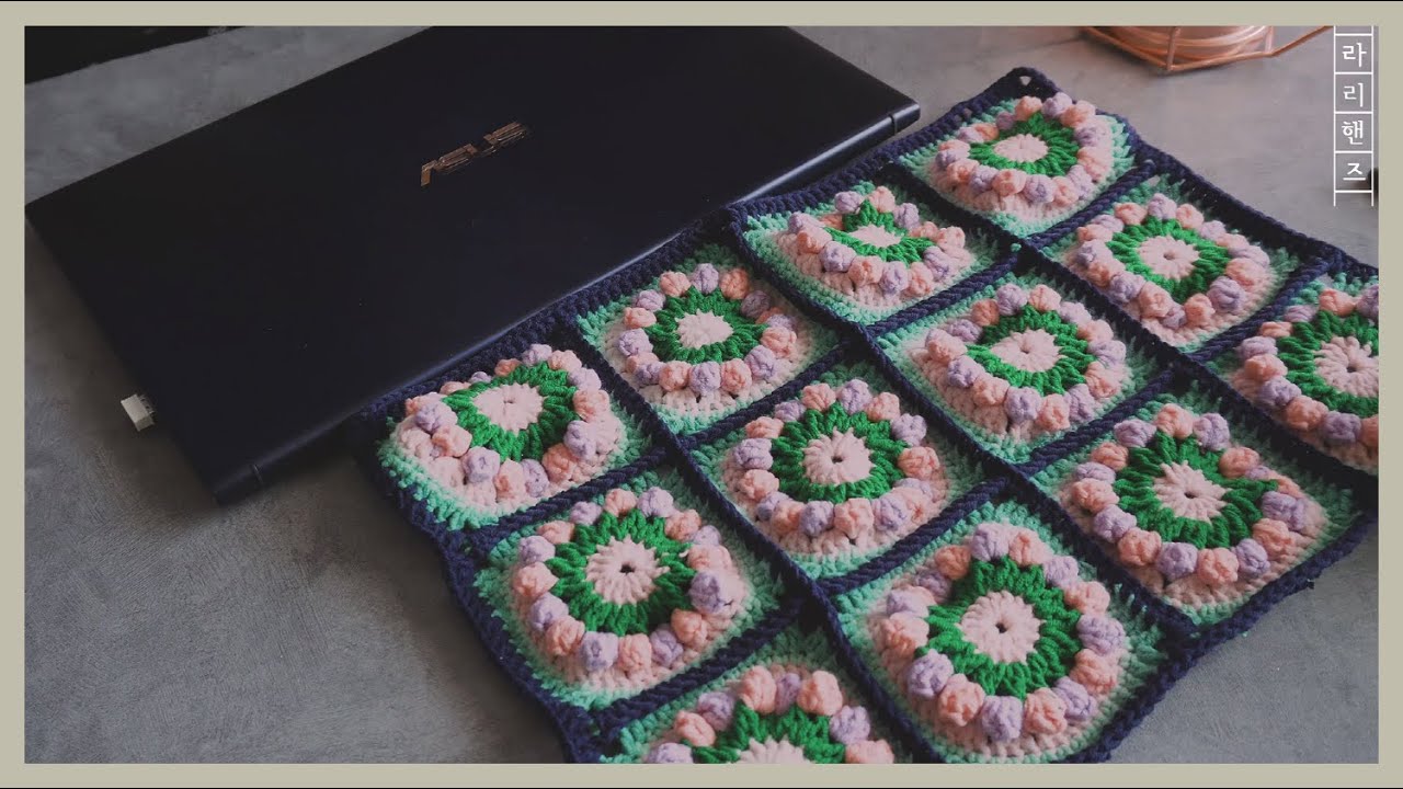 [코바늘 모티브] 손뜨개 캔디팝 모티브로 만드는 노트북 커버(앞면)ㅣ crochet laptop cover mat