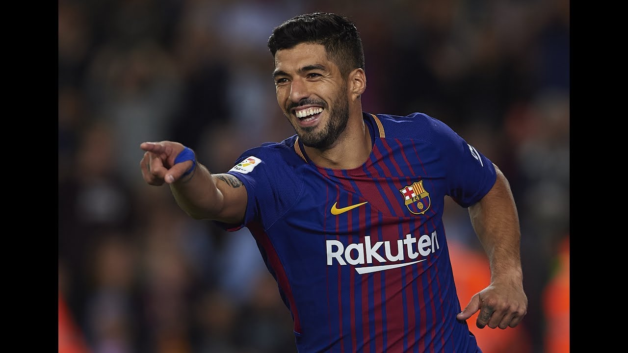 How to Play as a Striker - Suarez's Blind Side Movement
