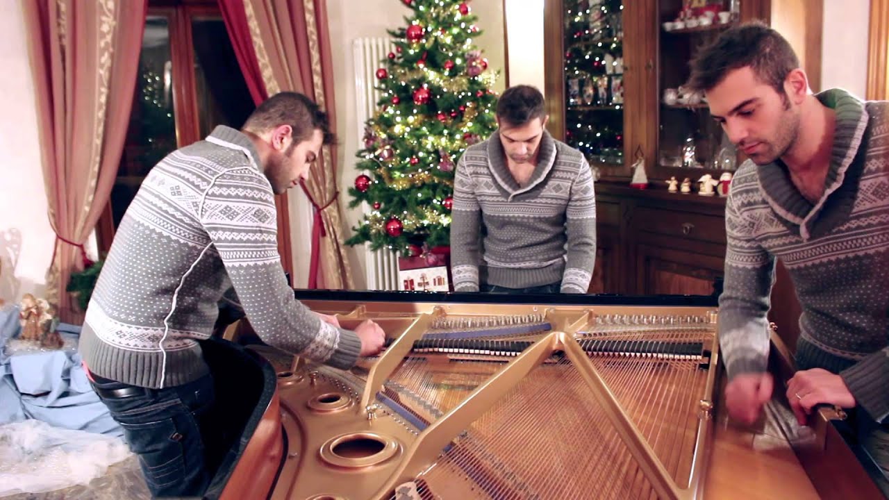Compositore Milano ,Carol of the Bells Angelo Marrone (a piano, 8 hands, one person!)