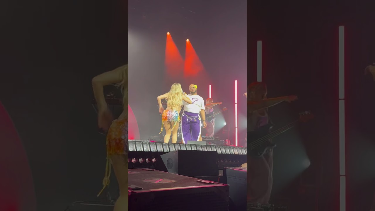 POV&hellip;Your bestie takes over the Midnight Sun tour #zaralarsson@ZaraLarssonOfficial @CorryMichaels