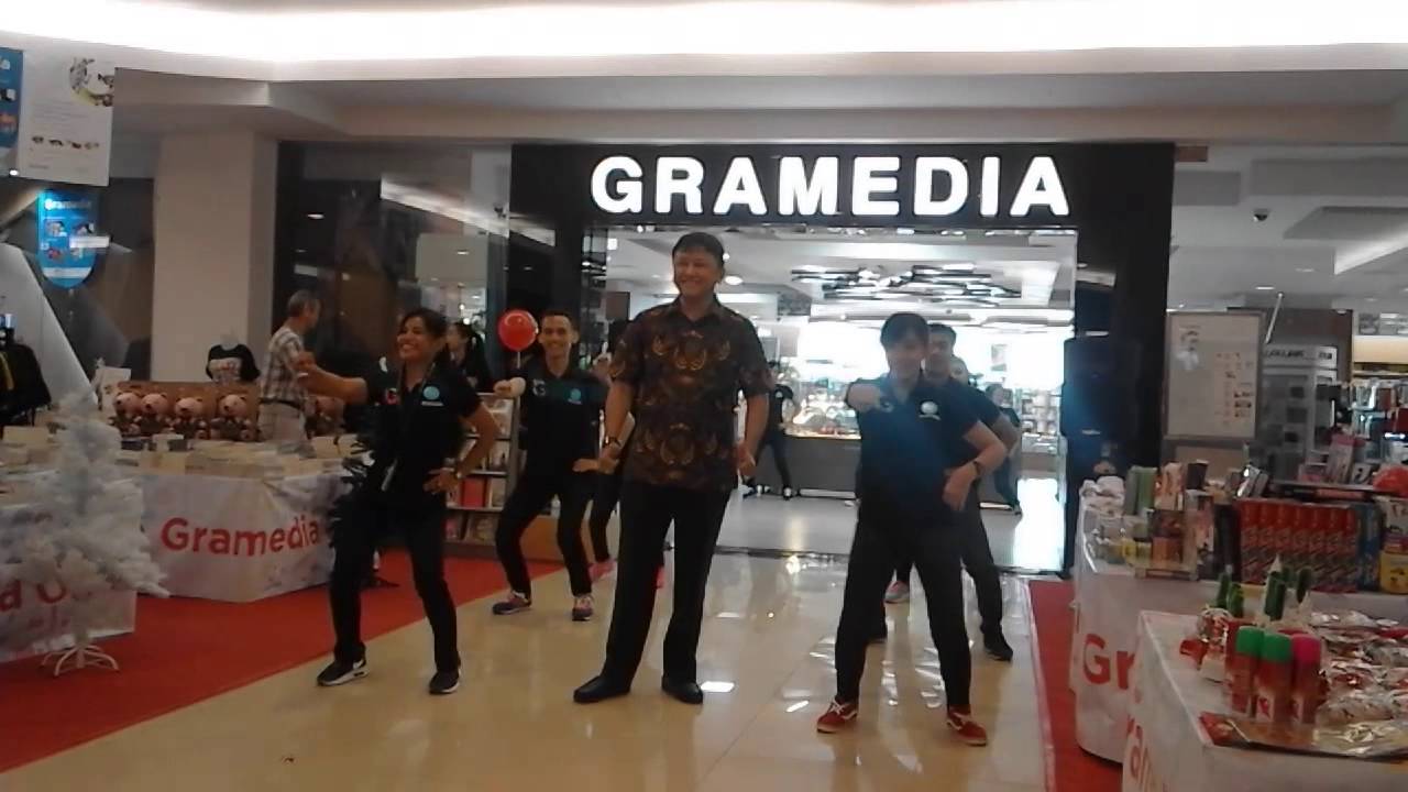 Flasmob Gramedia Sun Plaza Medan new Identity